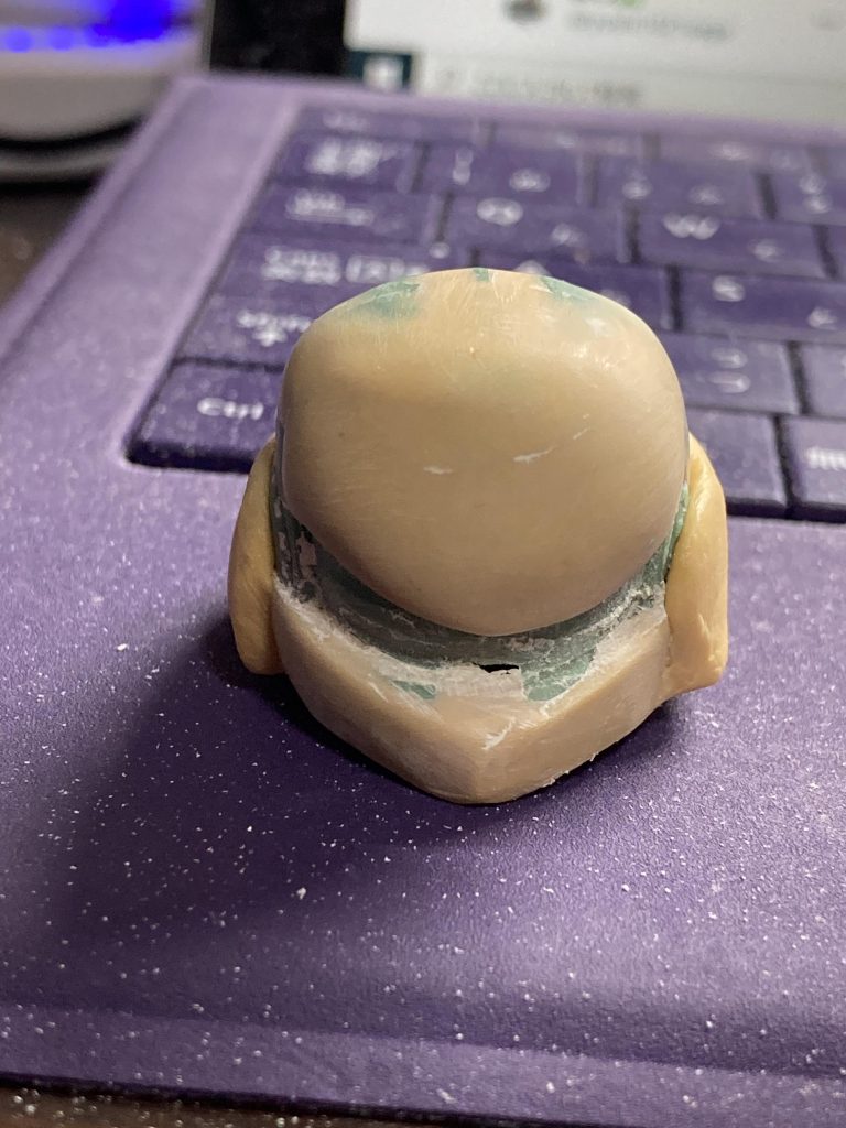 パテ盛って成型