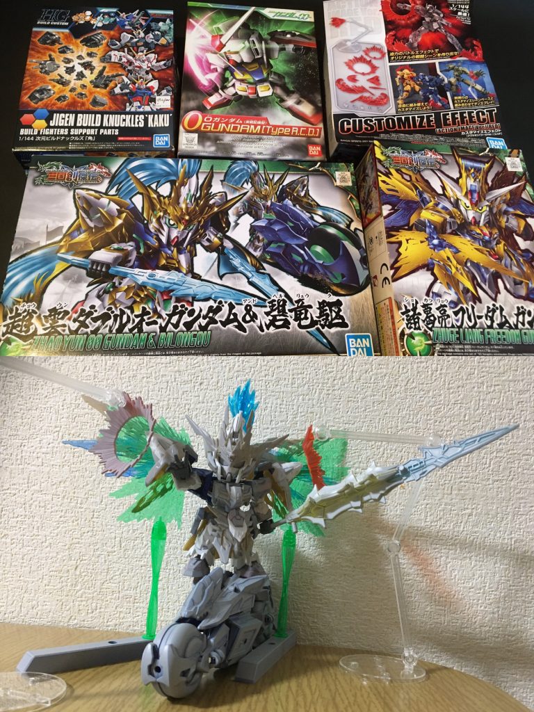 原型機のダブルオースカイは00ガンダム+デスティニーガンダムという融合コンセプトでしたが、改修機のメビウスは更に(ストライク)フリーダムガンダムの要素を加えた設定となっています。本作でも基本形状の趙雲ダブルオーに諸葛亮フリーダムの翼パーツを組み合わせてスカイドライブユニットを再現しました。演者MSデザインの厳密な形状再現ではありませんが、カラーリングとの相乗効果でそれっぽく見える雰囲気に仕上げています。(当初は司馬懿デスティニーの翼パーツも用意してましたが造型が禍々しくて悪者オーラが出てしまい、王道の主人公機感を出したかったので諸葛亮の方の翼パーツを採用しました。)