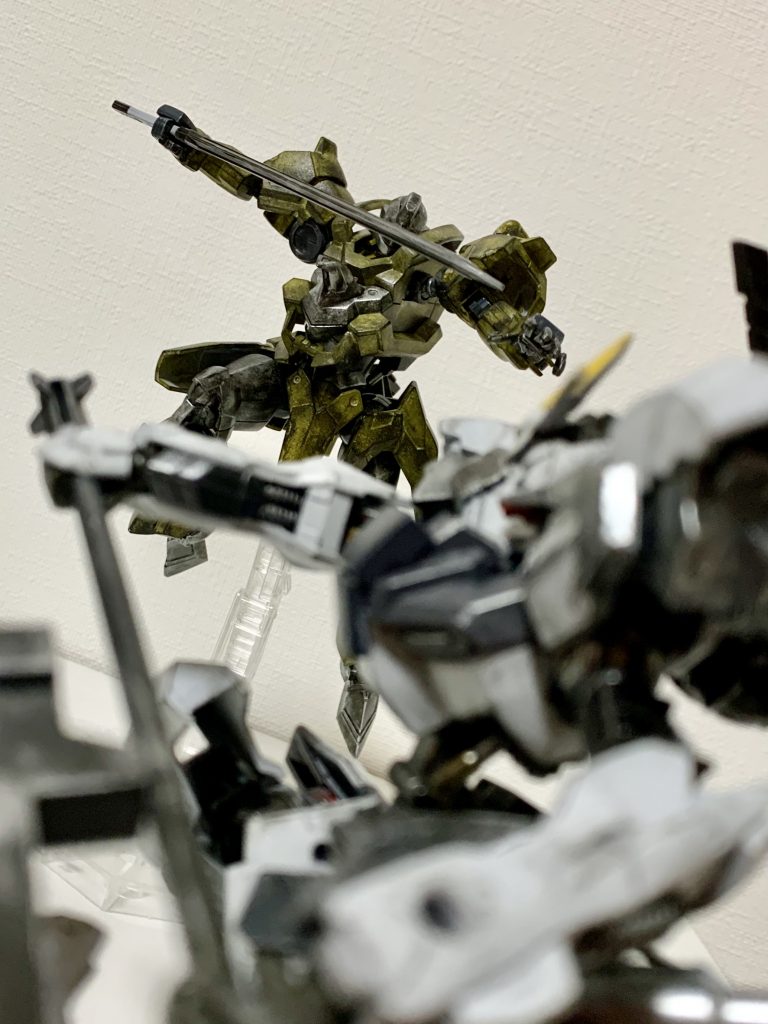 疾る斬撃あの日の鉄華団のガンダムフレームの姿がナフラに重なる。「奴らの牙は銃弾よりも速かった…お前はどうだぁ!?」またいろいろ投稿するつもりなんでヨロシクオナシャス( ͡° ͜ʖ ͡°)
