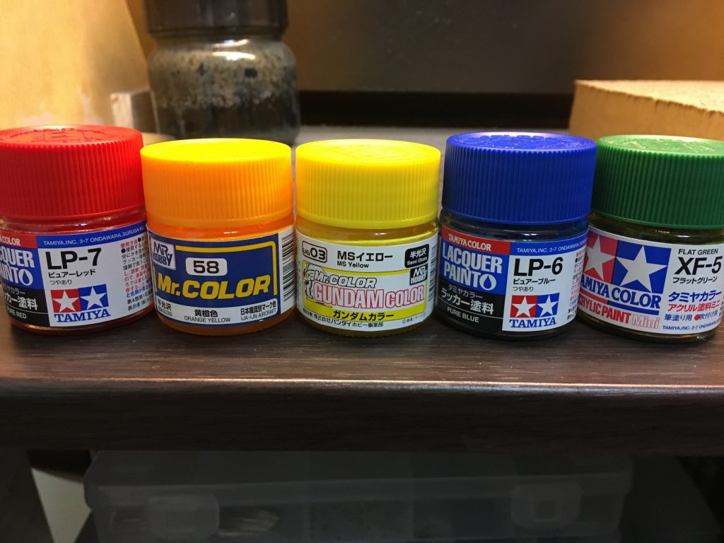 グラデーションに使用した塗料です。