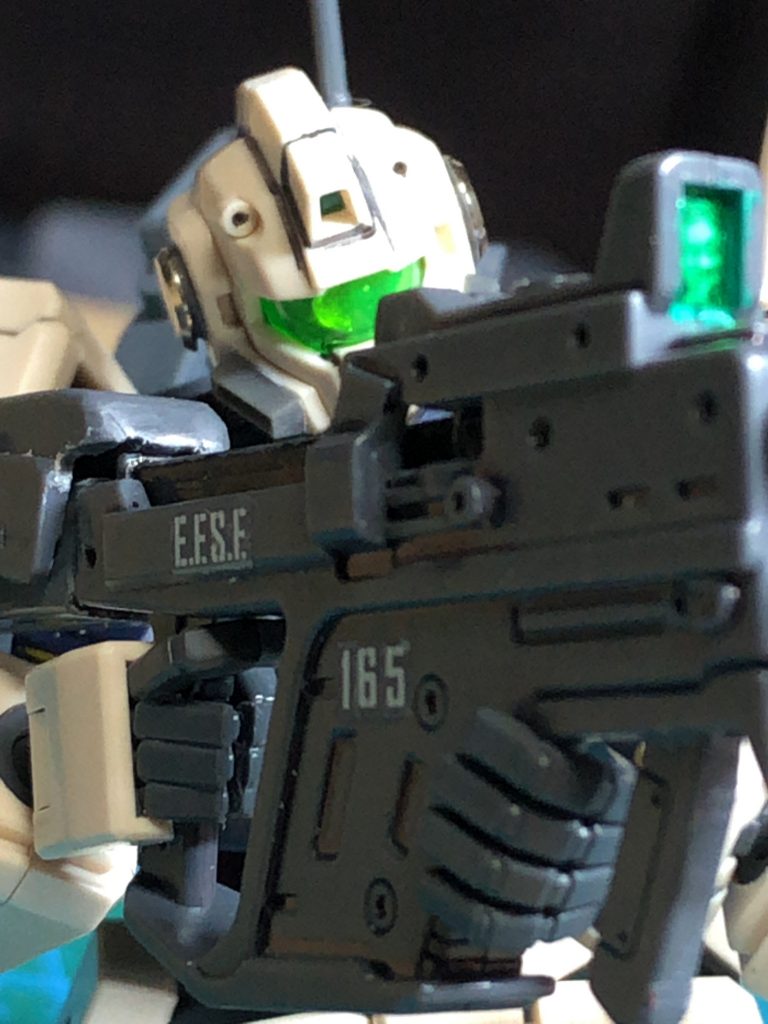 バインダー内に白のクリアパーツを埋め込んでみました。