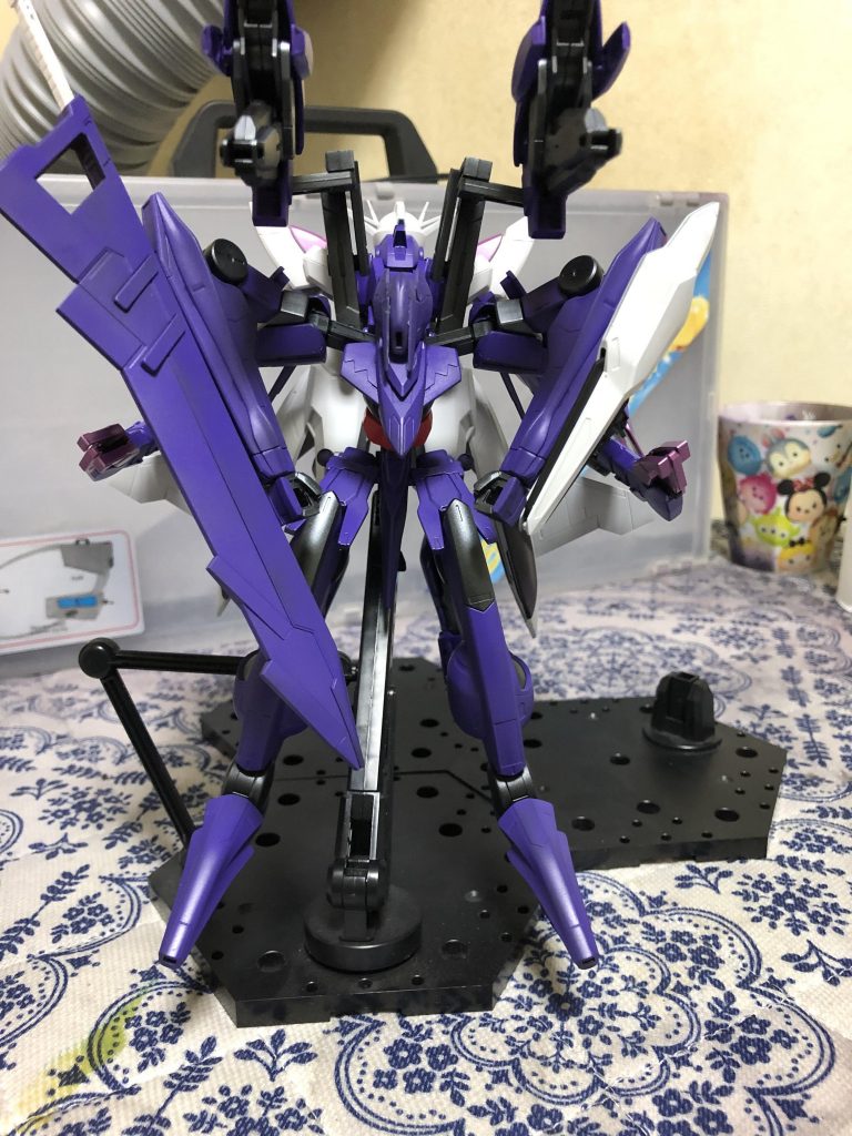 バックはこのようになってます。アルケーをそのままぶち込みました笑 バックパックのジョイントに干渉しないように合わせました   セラフィムみたいに独立稼働させられます！