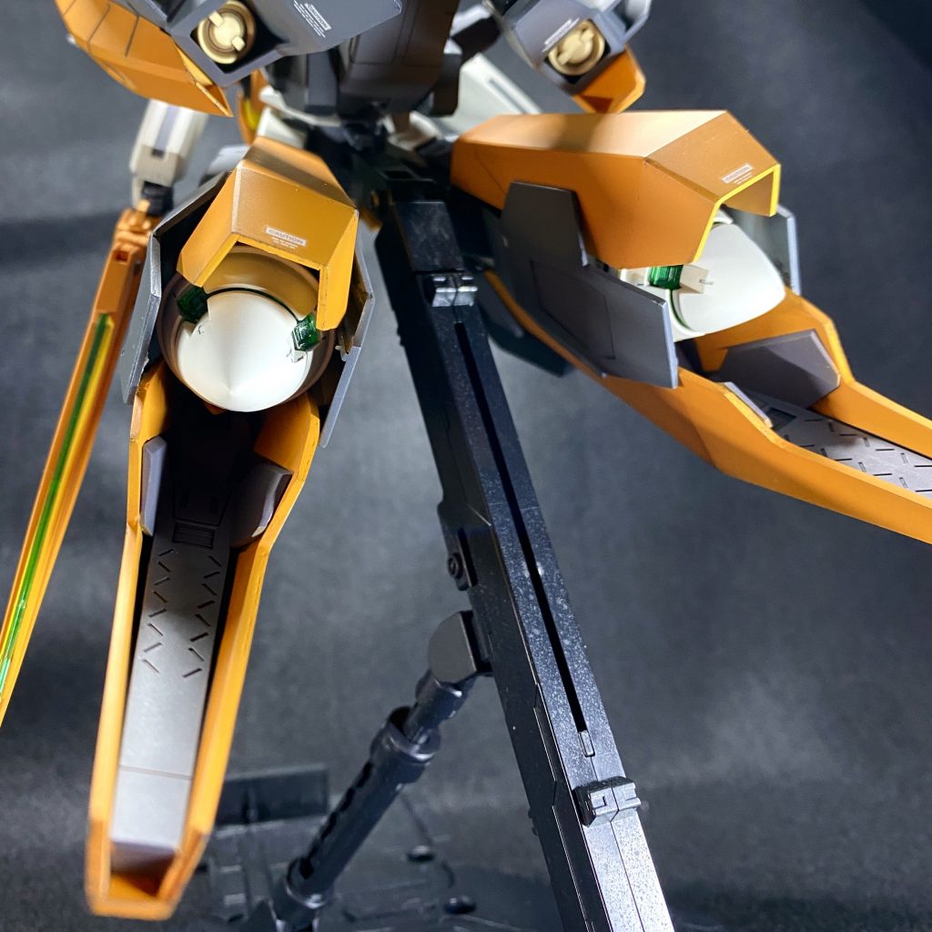 タケノコ部分は1/100ダブルオーから流用。裏打ちパーツも手元にあったジャンクパーツでそれらしくまとめました。