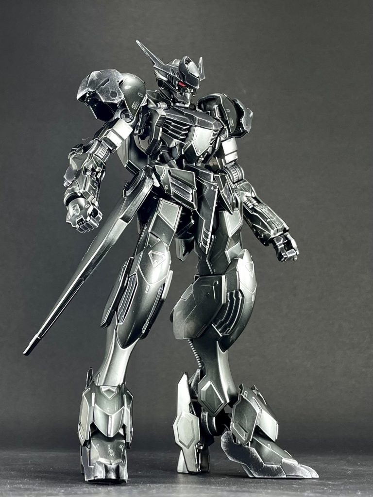 下からです。メッキ部分はツヤありトップコート、その他の部分はツヤ消しトップコートで仕上げています。