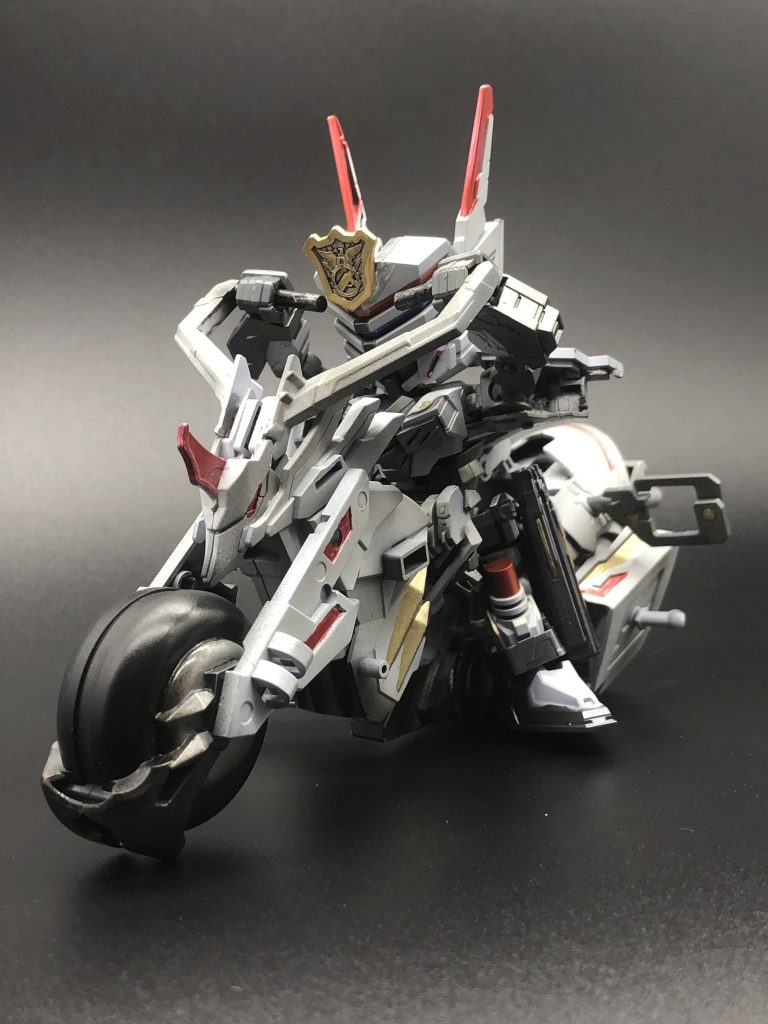 一番苦労したのがこのバイク。トリニティバイクが手に入らなくて呂布シナンジュのを使ったんですが、タイヤの質感や塗り分けが大変でかなりミスってます💦まあ結果お気に入りになったのでヨシなんですけど(笑)