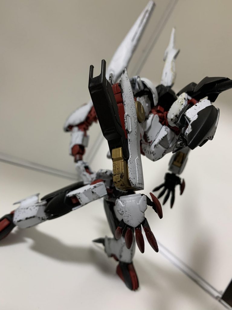 似たような構図ですが、こちらの方が、口をイメージしたモールドが上手く撮れていて個人的にはお気に入りです笑