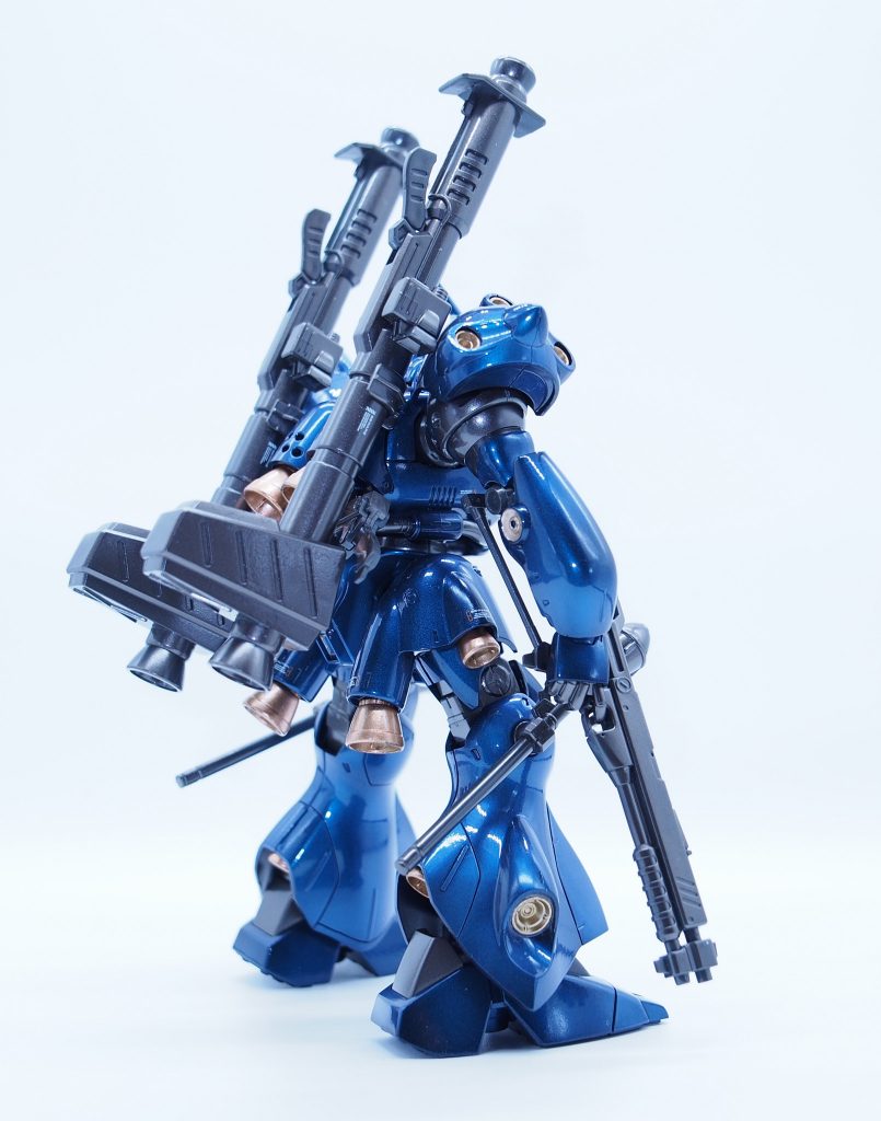 ガンプラに光沢塗装ってどうよ？っていうご意見もあるかもしれませんが、またぼちぼちきれいなMSを作っていこうと思います。