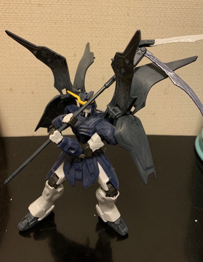 バルバトスと旧プラデスサイズヘルをミキシング。可動域と少しスタイリッシュにしたかった。