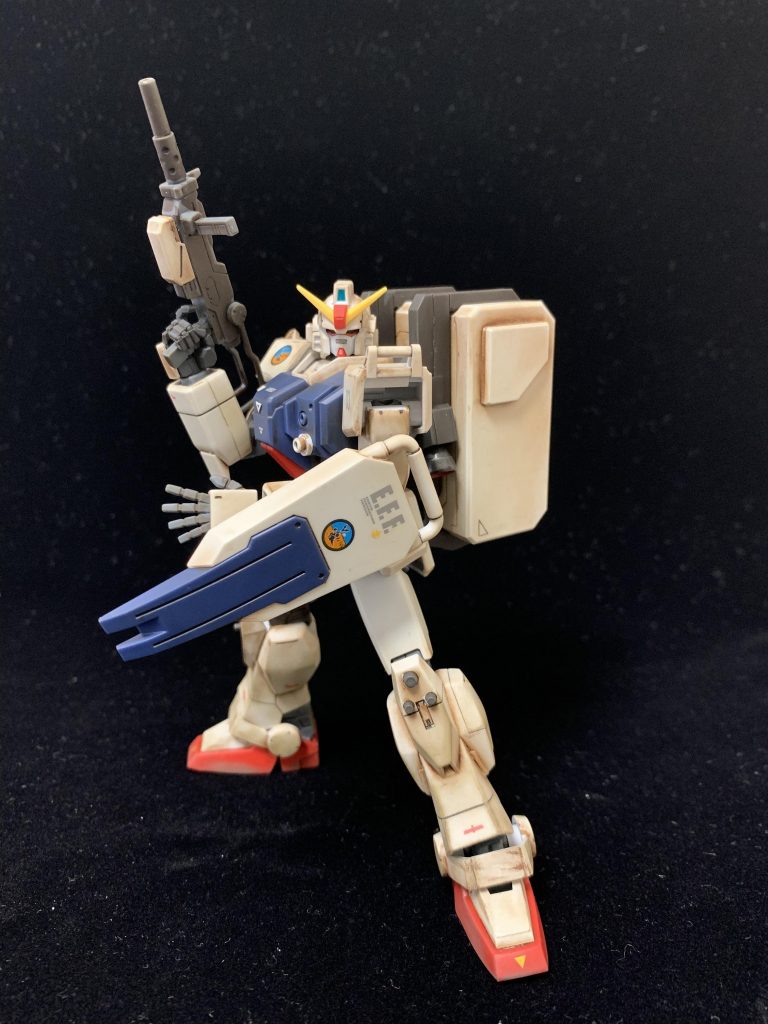 マシンガンを構えたところ。