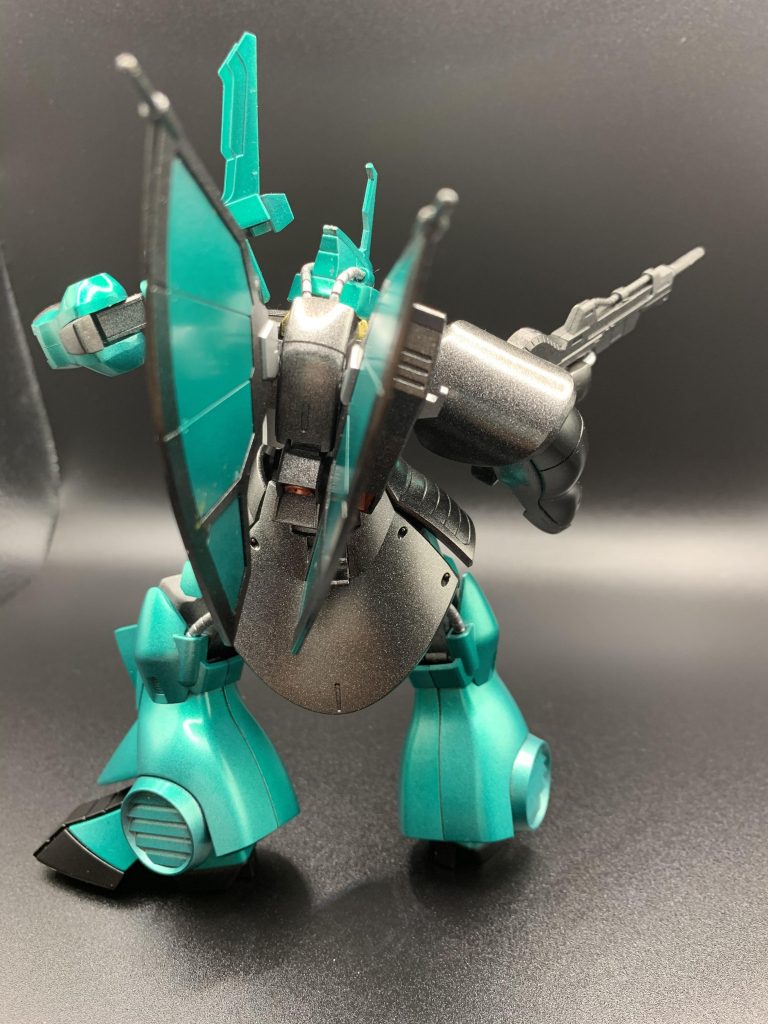 ボディの墓石っぽい表現が結構お気に入りなんです。笑笑背中の羽根の部分は掴むトコロが無くて微妙に塗れてない箇所があるんです。