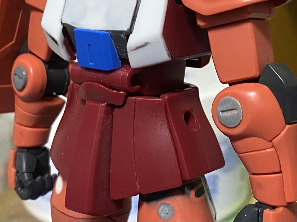 上述された2枚の写真です。マイナスモールドと中央部のスパイクの部分はガナーザクウォーリアから流用しました。マイナスモールドは2基しかなかったので、おゆまるで型を取ってから瞬間接着パテで複製しました。