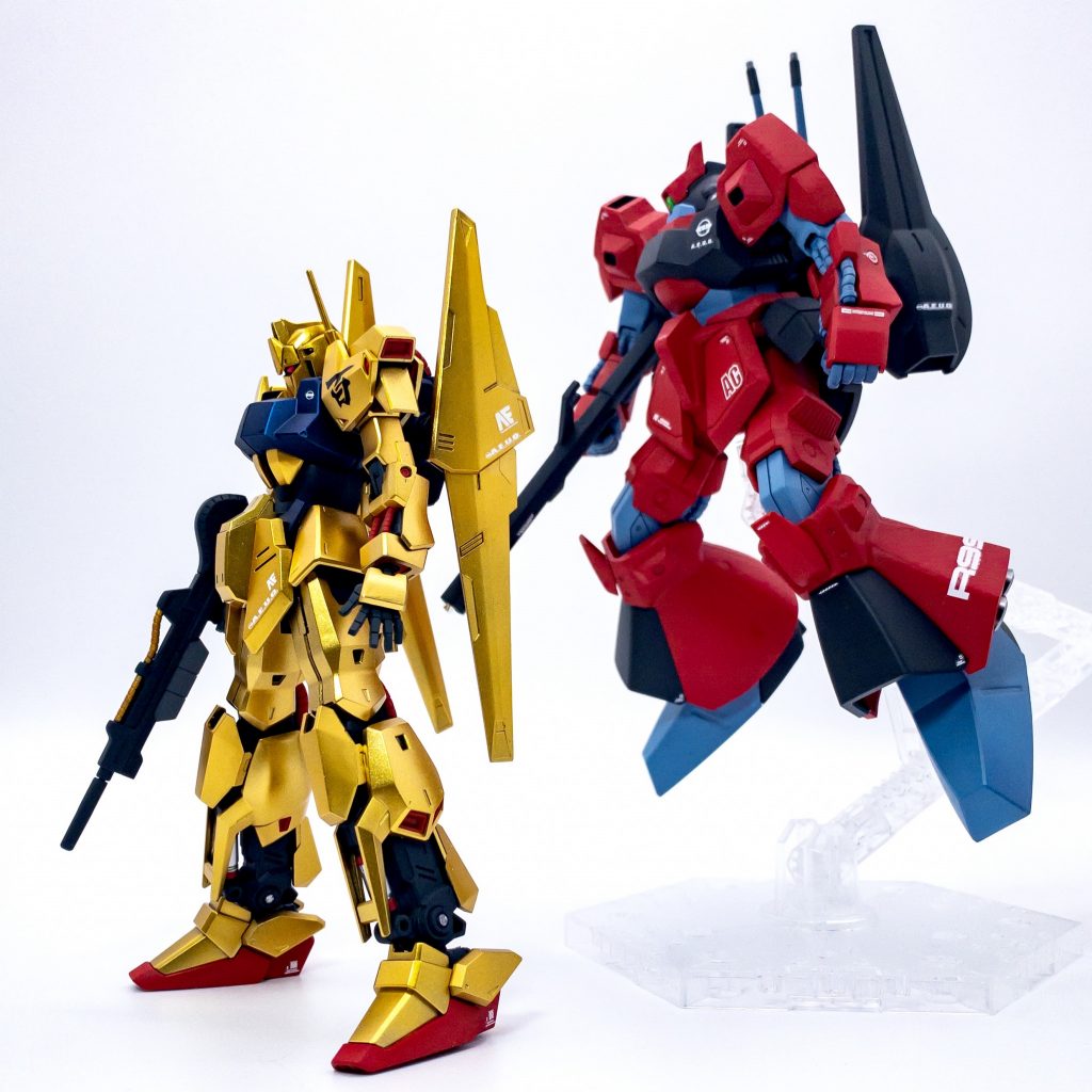 隣に飾る機体によってパイロットが違ってみえておもしろいですね。