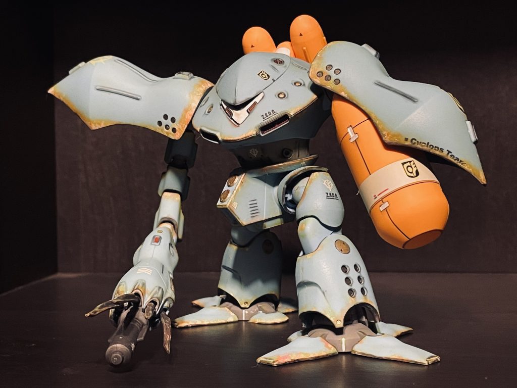 こう言う曲面の多いモノだと、技術力が要求されますよね。普段はRGばかりで、製品のクオリティに頼っているので、ツルッとしたモデルだと腕の無さを思い知らされます。