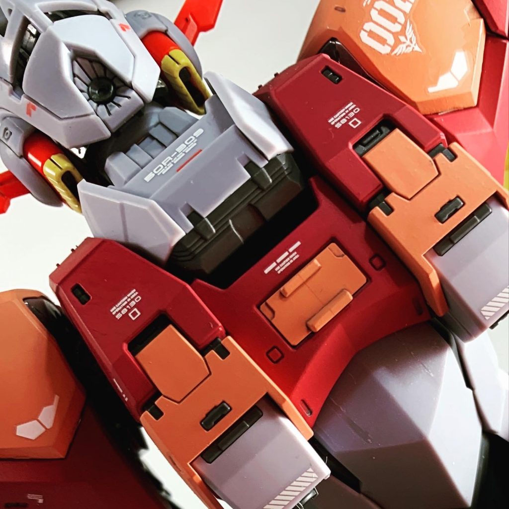 やっぱみぞおちのパーツこすれますね。塗らなくて良かった。