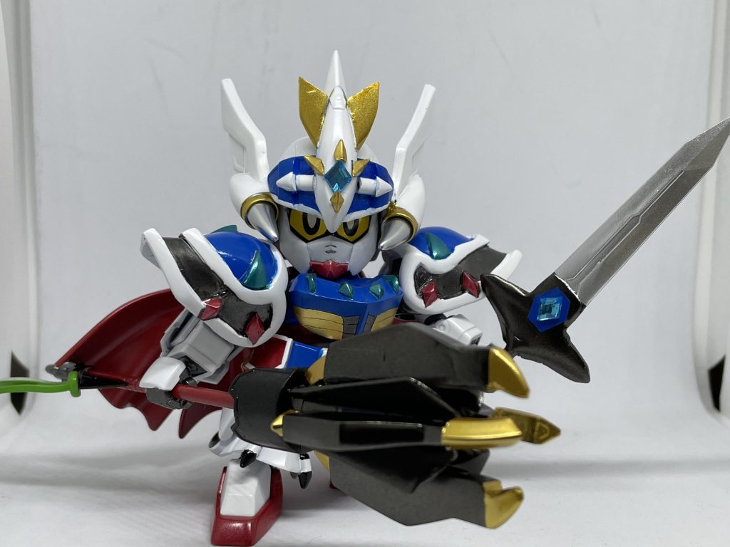 武器はゼロガンダムのファルコンソードにディテールアップした剣、複合武器は色んなキットからパーツを集めました