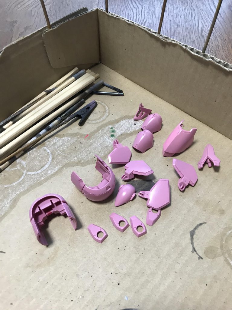 外装の下地はフィニッシャーズのファンデーションピンクを使いました。他のピンクサフと比べてかなりの真ピンクです。