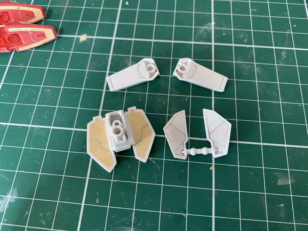 足裏の肉抜きを埋め、スカートは裏打ちしました。ほぼ見えないのでさっくりです。