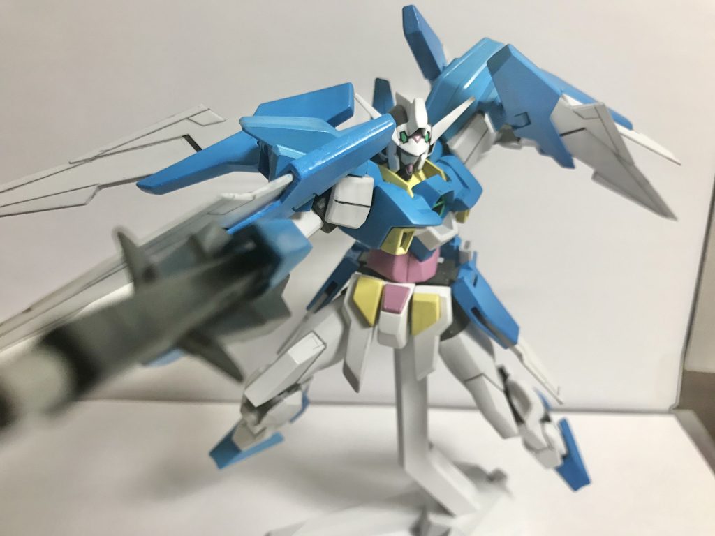 op冒頭の再現です。変形を解除し、ハイパードッズライフルをキャッチするシーン。