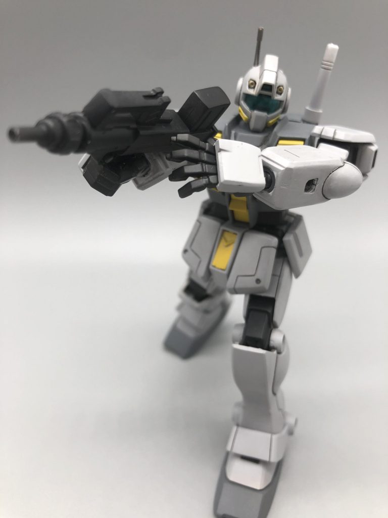 またこのキットのマシンガンは持たせるのが難儀だったので、ガンキャノン量産型のものを持たせました。