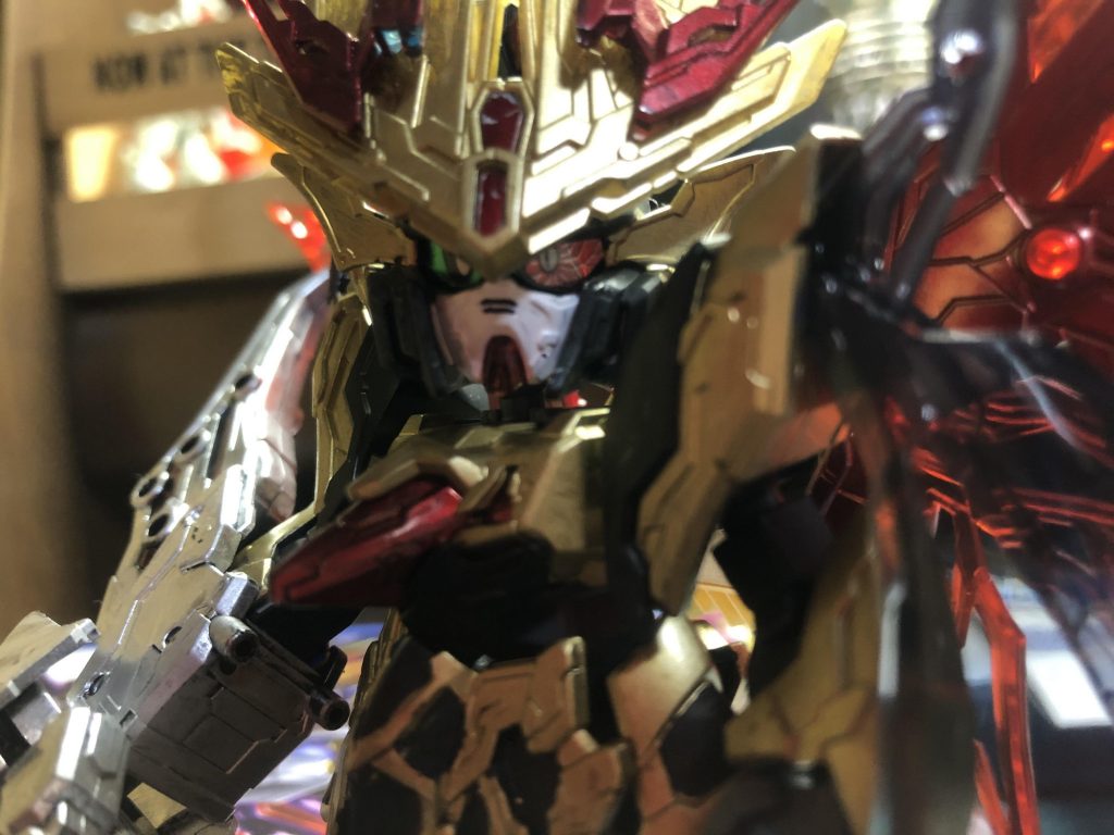 コードギアスと言えばギアス!絶対服従!アニメで司馬懿の能力見た時にすぐギアスや!てなったのがきっかけで作りました。プラ板にシール貼って軽くピンセットではめ込む感じでつけてるので着脱可です。