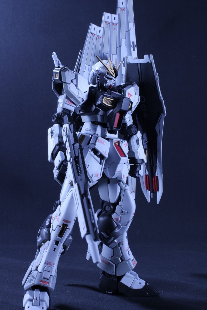 HWSをパージ。なんて卑怯なキットでしょうか、素でもヤバいカッコよさ。ファンネルもMGと比べて格段に組みやすく、しっかり固定できます。