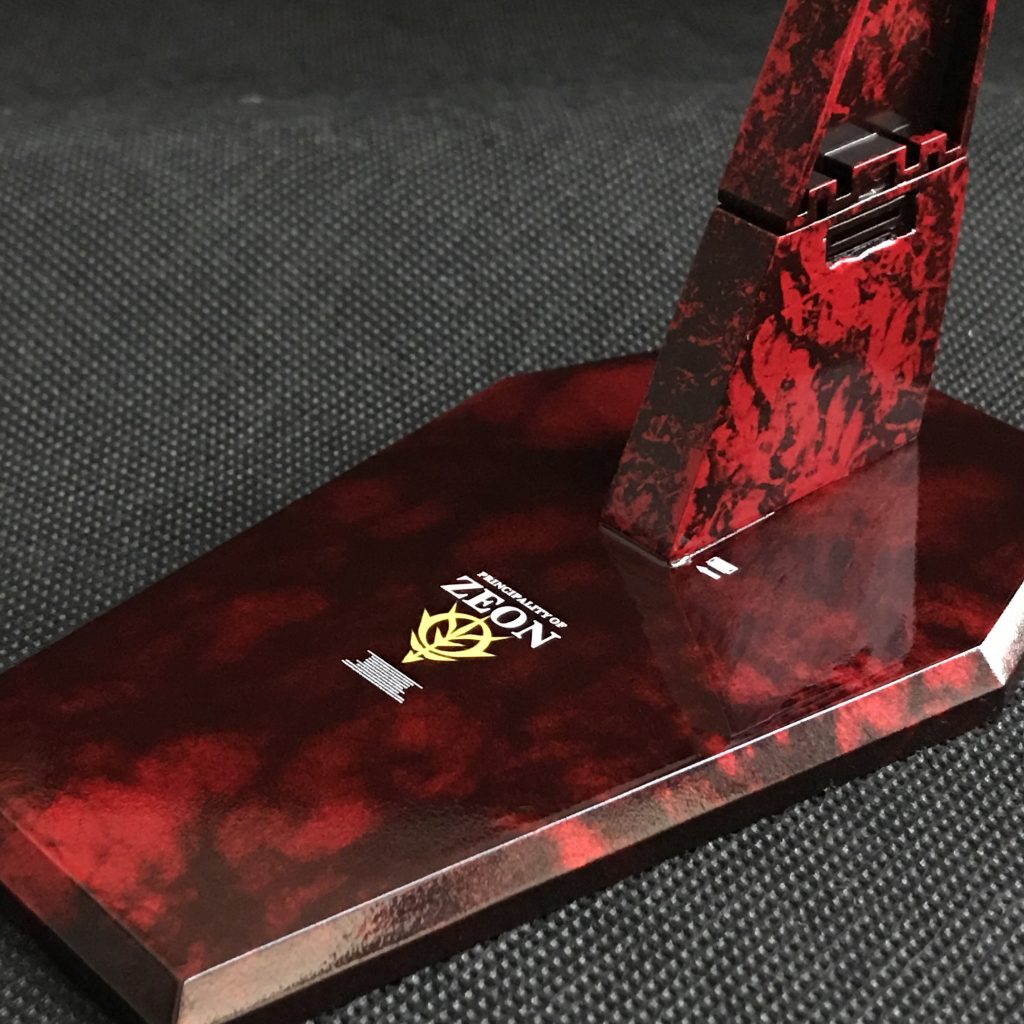 ガーベラ・テトラ本体の前に台座で、塗装とパテ埋めとデカール貼りの練習をしました。サイサリスについてきたやつの穴を埋めてヤスリかけて塗装です。