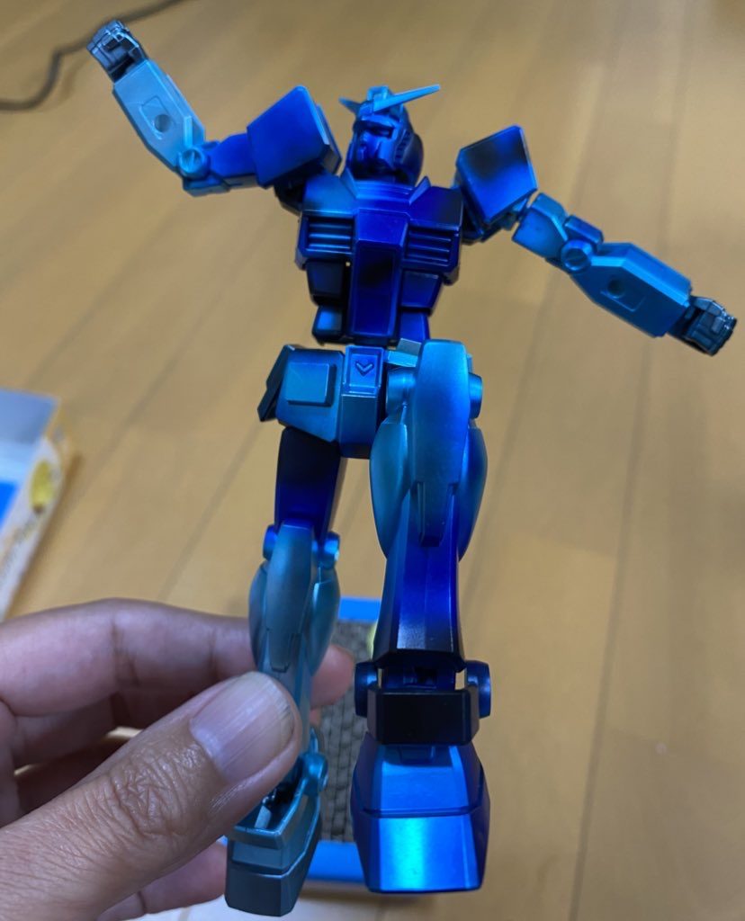 2色目のクリアカラー後に、暗くしたい部分にブラックを吹いてます。