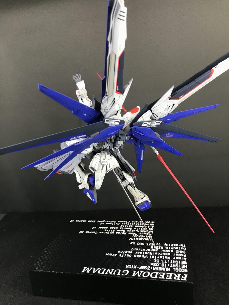 洋白線一本で支えてます。