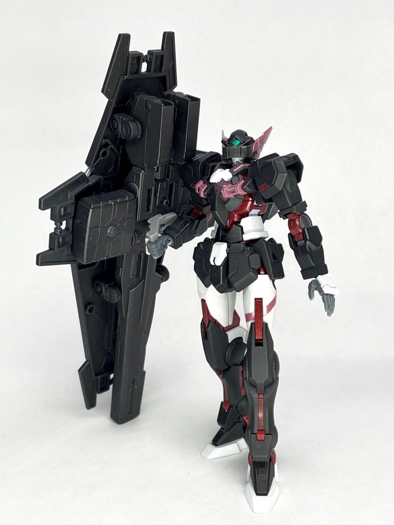 機体の全長を超えるサイズの武器を備えたアストレアです。武器が派手な分、本体の形状はシンプルになるようにしています。