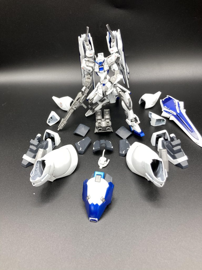 アーマーは差し替えですが磁石でくっついていて着脱しやすいです！