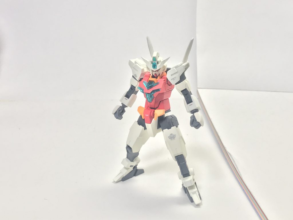 コアガンダムII(ルージュカラー)。フェアリィアーマーを全てパージした状態であり、専ら緊急避難的な時にしか使われない形態。ヒロトのコアガンダムIIと比較して、マニュピレータが丸指になっている他、コアディフェンサーが背部ユニットとの干渉からオミットされている。