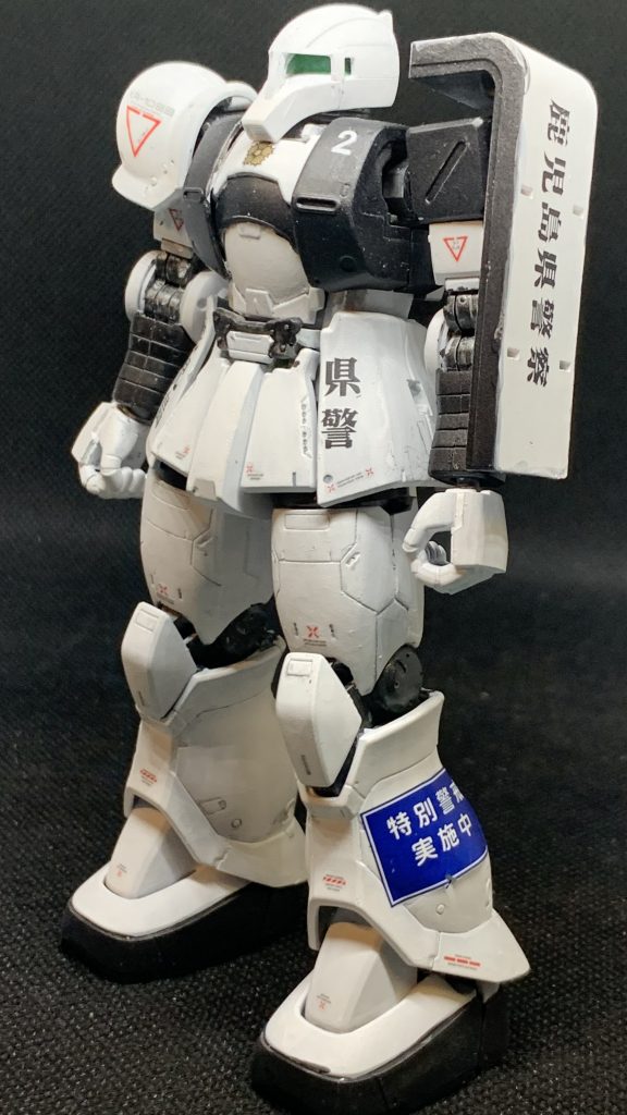 ???「あれはザクか。鹿児島県警に下ったのか…その姿は忍びん」