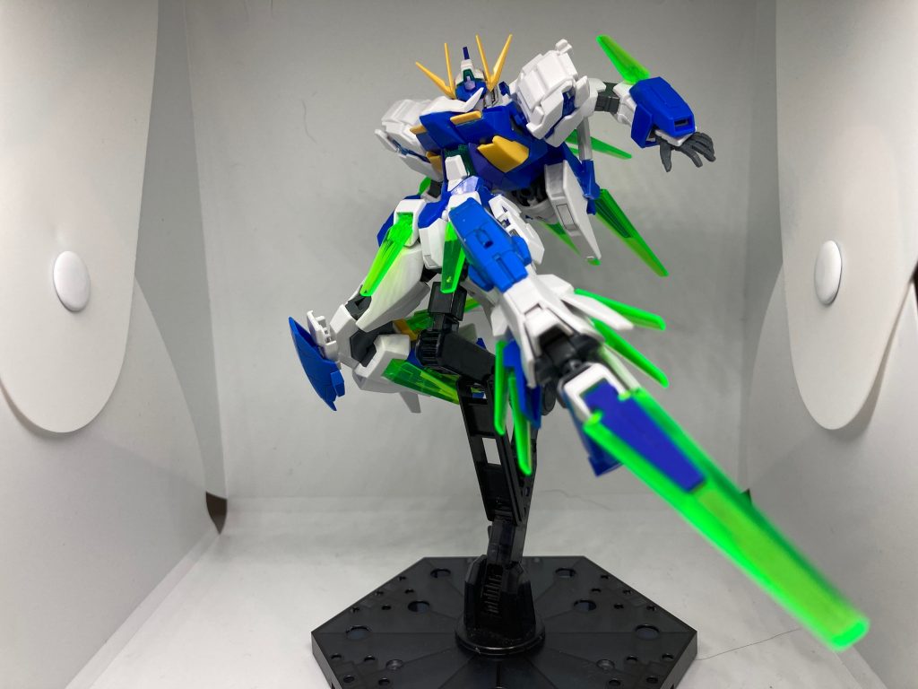 続いて踵!足を180°回転させ、Cファンネルを装着することでファンネルキックができます!そのまま引き継いでいます!また、ライダーキックを意識もしてます!