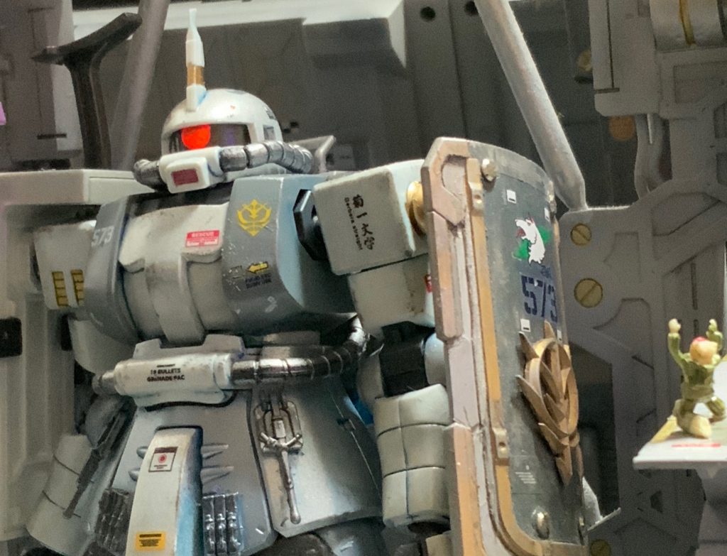 今回は合わせ目消しとかはせず、塗装とデティールupで私的マツナガさん=ワンオフ機を作成しました