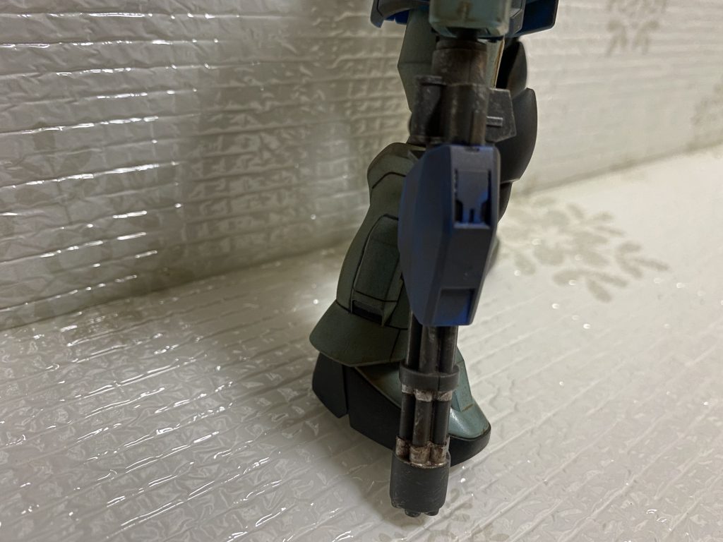 ガトリングもhguc版のものを使いました。たまたまあった青いパーツもつけてみたら案外似合ったので現地改修っぽくしてみました。