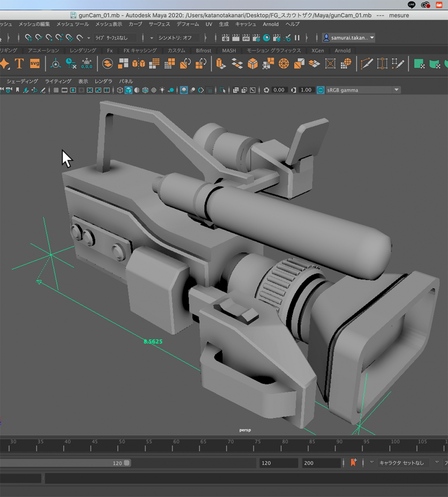 右腕に持つ偵察用ショルダーカムの3Dデータ。3Dプリンターの積層方向はZ軸に設定していますが、これでもレンズ、ガンマイクに歪みが出てしまいました。今後の作品制作の課題ですね。