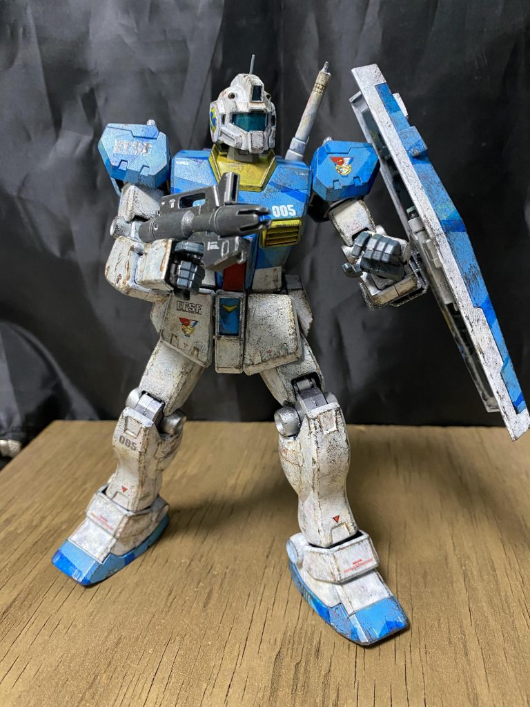 ビームスプレーガン装備!違うライフルを手にしている時は腰に懸架しています。