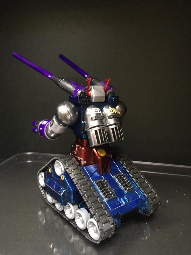 おまけ程度にエディオンロゴ。塗装はやっぱりメタリック塗装(家電なので)