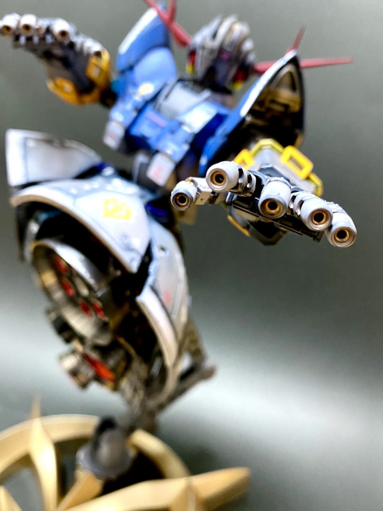 指先の中もカッパーで塗り分けました