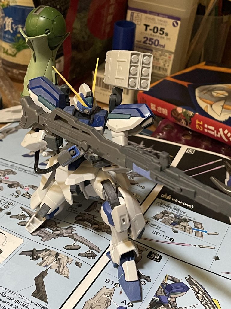 塗装前ライフル後端がどうしても気に入らなかったので色々パーツを探してようやく落ち着きました。エネルギータンクも3日くらいジャンク漁ってましたね。