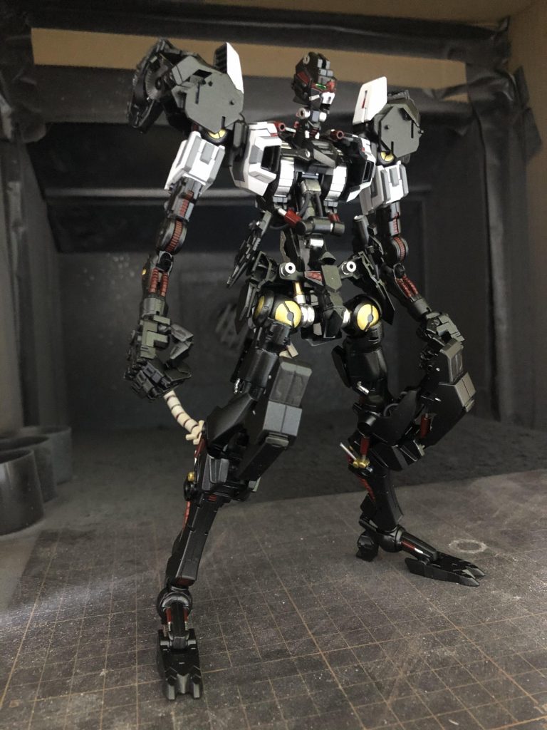 フレームだけだとこんな感じです。なんだか第三使徒みたいな見た目ですね。