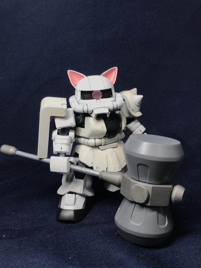 ダンボール戦機のハンマーを装備