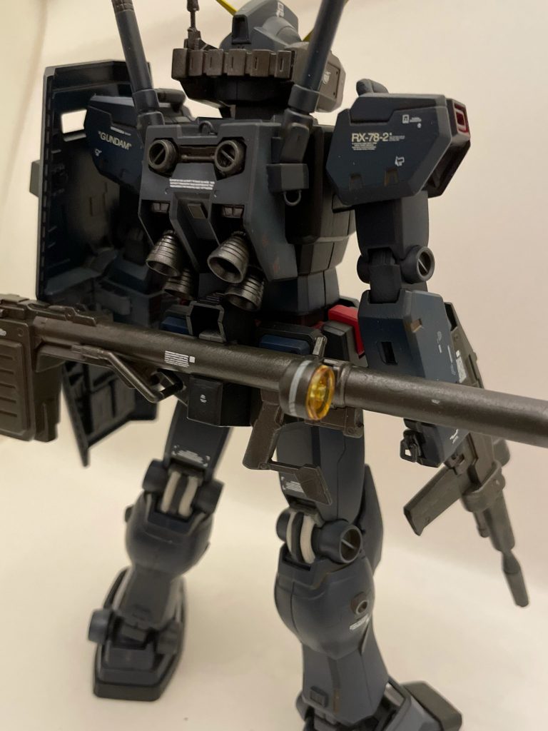 ガンダム(ティターンズ仕様)–3枚目/制作者：Peter Chan