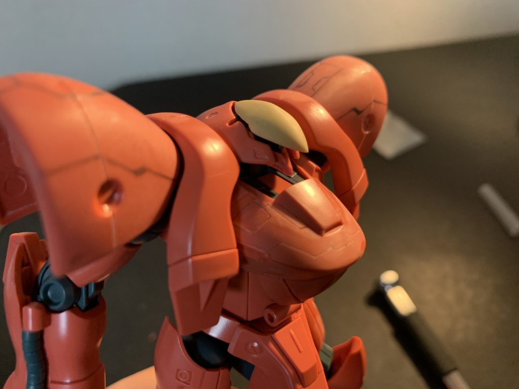 ヘッドパーツのプロトタイプです。左右均等に作るのが初めてでとても苦労しました。