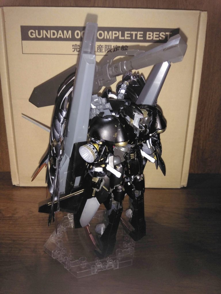 武装(機体本体)破断刀×2ヴァルキュリア・バスターソード改×1ショットライフル×1γナノラミネート・スラッシャー×2γナノラミネート・ブレード×16 武装(支援機・大和)(機体腰部に接続)大型コンテナ×2ディフェンスソード×1