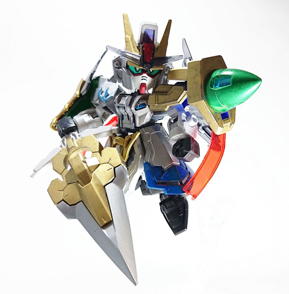 荀彧の年上の甥、という変わった親戚。それが荀攸です。彼を知っている方は、「三国志大戦」で楽しい思いか嫌な思いをされた方かと存じます。呂布を追い詰めた下邳の戦いにおいて、下邳城を水で沈めようと献策したのは彼とされています。名称のアージェンタム(Argentum)はラテン語で「銀」を意味します。荀彧ストライクノワールや孫尚香ストライクルージュと同じ命名方式に則るとアルジャン(Argent)になりますが、響きとしてこちらの方が好みだったのでラテン語を採用しました。