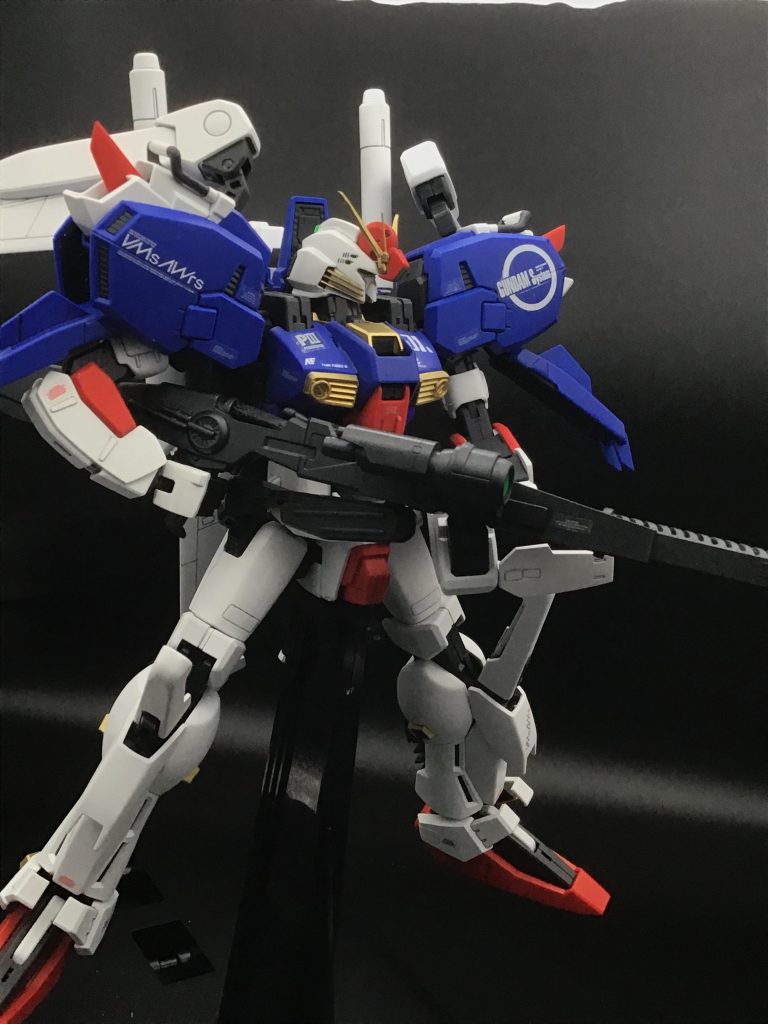 Sガンダムといえば、ビームスマートガン!かなり射角は限定されますが、やはり大型火器を構えたポーズが似合うのがセンチネル系の機体の良い所!