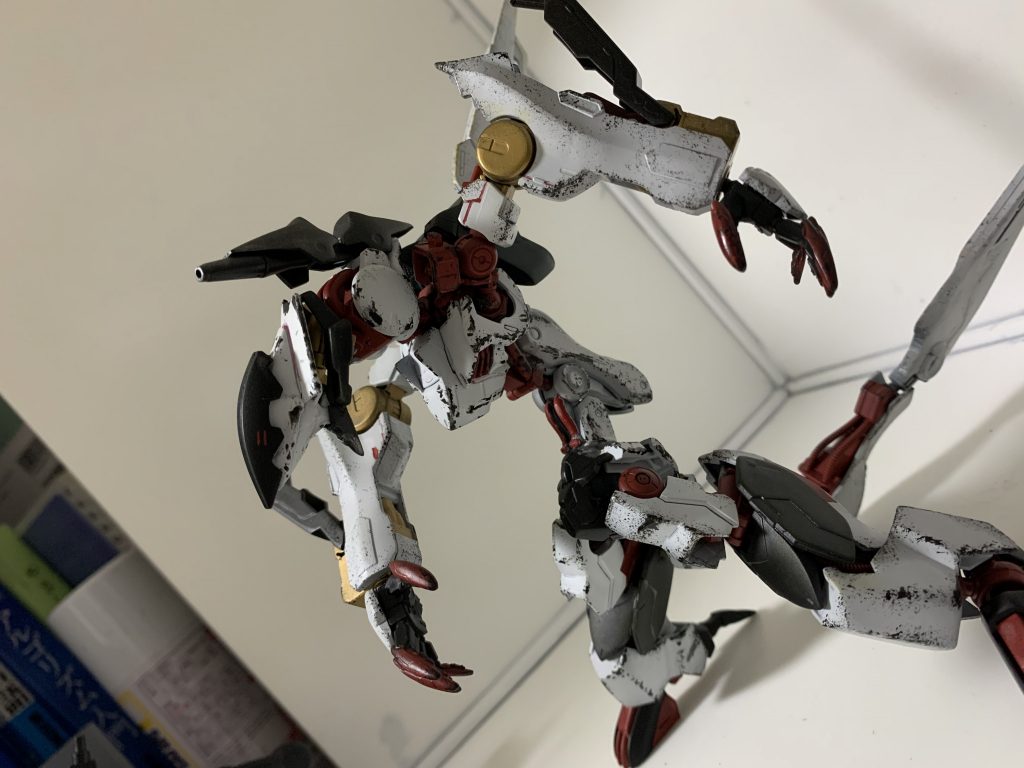 反対側からも1枚撮ってみました。こうしてみると腕や足のゴツさに比べて身体が細すぎるかなとも感じてしまいますね・・・製作当時にベターマンに熱中していたのも要因の一つかもしれません笑