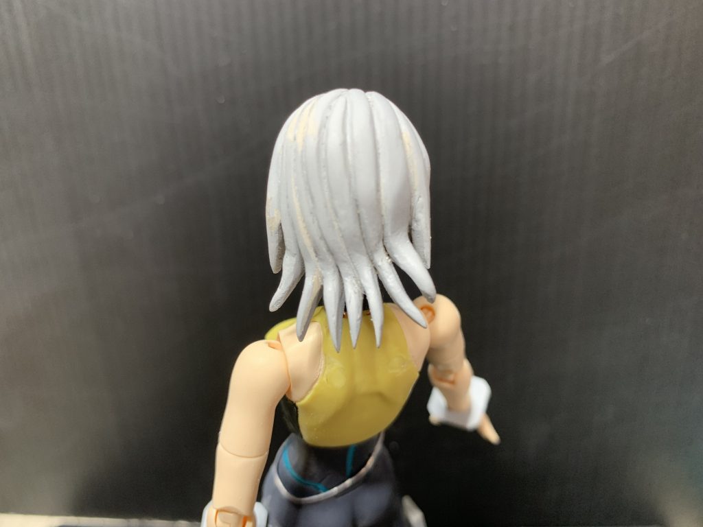 モビルドールの後ろ髪はエポキシパテで造形しました。