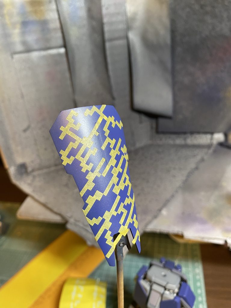 ハイキューパーツさんのドットマスキングでドット迷彩風に塗装したのですが、色合いが近すぎて目を凝らさないと分からん仕上がりに。スタイル、稼働どれをとっても素晴らしいキットでした。